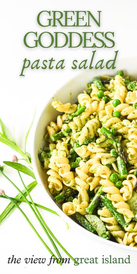 Green Goddess pasta salad is a vibrant summer side inspired by the famous Green Goddess salad dressing made with masses of fresh harbs!rn Gouda Pasta Salad, Asparagus On The Grill, How To Grill Asparagus, Green Goddess Pasta Salad, Creamy Herb Dressing, Grill Asparagus, Pickled Items, Special Salad, Green Goddess Pasta