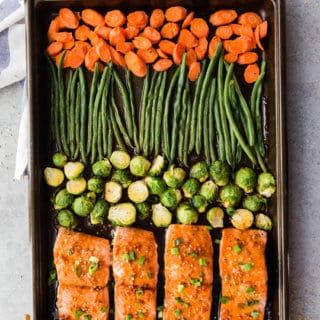 Sheet pan Teriyaki Salmon Sheet Pan Lunch Meal Prep, Sheet Pan Lunch, Flavorful Meal Prep, Salmon Meal Prep, Resep Seafood, Sheet Pan Dinners Recipes, Teriyaki Salmon, Lunch Meal Prep, Sheet Pan Dinners