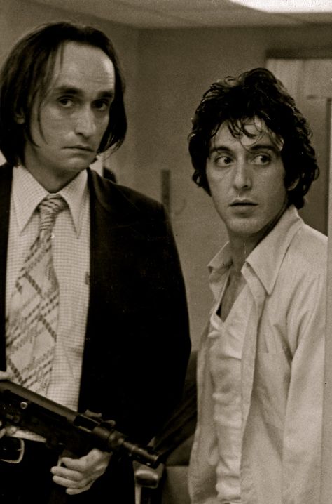 John Cazale & Al Pacino in Dog Day Afternoon (1975) John Cazale, Don Vito Corleone, Don Corleone, Gena Rowlands, The Godfather Part Ii, Michelangelo Antonioni, Dog Day Afternoon, Marcello Mastroianni, Faye Dunaway