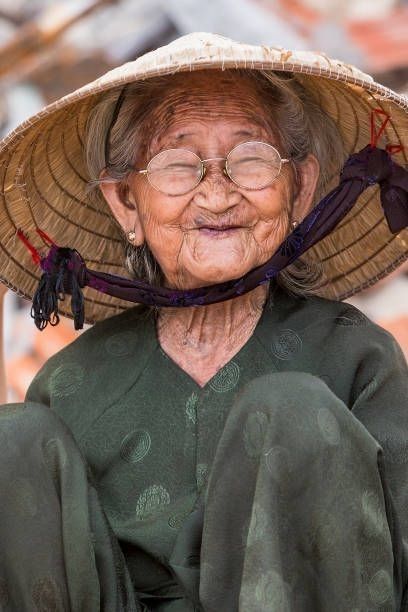 Elderly Woman Photography, Elderly People Photography, Old Women Reference, People Smiling Photography, Old Woman Reference, Old People Reference, Old People Portraits, Old Woman Photography, Old Woman Photo