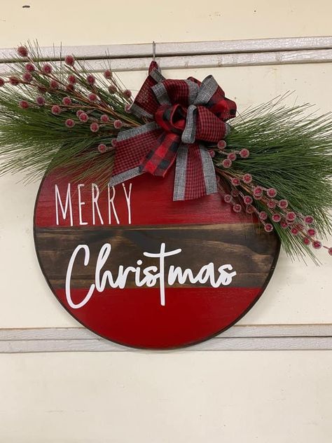 Christmas Round Wood Signs Red Truck, 3d Signs Wood, Wooden Wreath Ideas Christmas, Christmas Wooden Door Signs, Christmas Circle Wood Signs, Christmas Round Wood Signs, Round Christmas Signs, Door Rounds, Round Signs