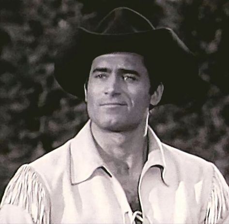 Clint Walker Actor, Cheyenne Bodie, Fringed Shirt, Country Guys, James Arness, Witch Hunter, Clint Walker, Action Man, Hollywood Cinema