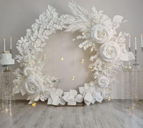 Hiasan Perkahwinan, حفل توديع العزوبية, Wedding Decor Style, Diy Backdrop, Giant Paper Flowers, Flower Arrangements Diy, Paper Towel Roll Crafts, Home Diy Ideas, Giant Flowers