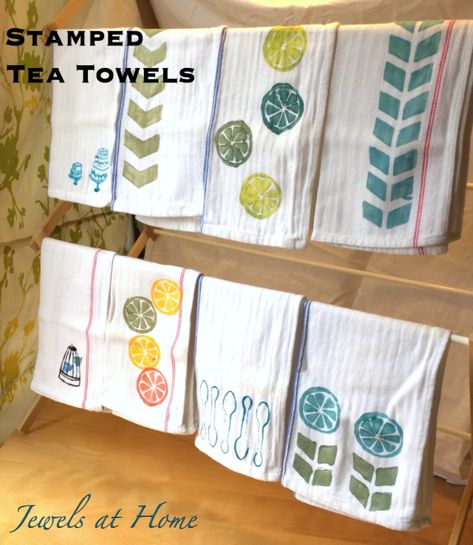 Painted Dish Towels, Hand Painted Tea Towels, Diy Teatowels, Block Print Tea Towels, Tea Towel Crafts, Hand Stamped Tea Towels, Stamped Tea Towels, Flour Sack Towels Crafts, Tea Towels Crafts