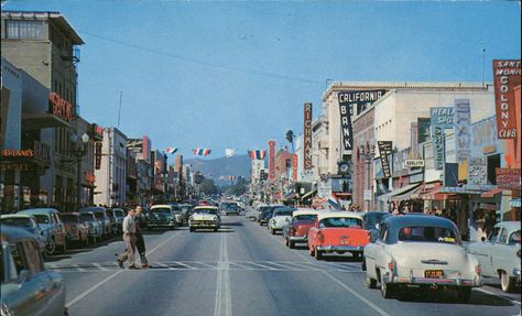 https://flic.kr/p/U4BMf8 | Santa Monica, California La Beach, Usa Street, Beach Cities, Ca History, Vintage Los Angeles, Santa Monica California, Picture Postcards, Cincinnati Ohio, Street Scenes