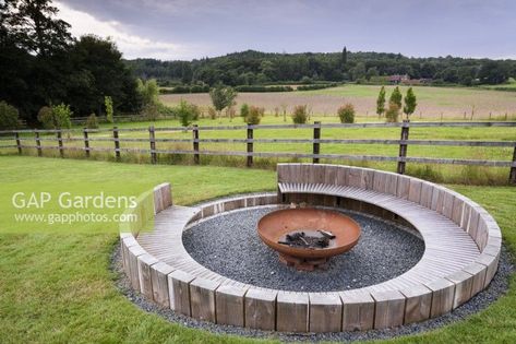 Circular sunken seating area with bench made of Accoya and a central fire pit. Sunken Seating Area, Fire Hearth, Sunken Seating, Fire Pit Bench, Outdoor Fire Pit Seating, Outdoor Fire Pit Area, Sunken Fire Pits, Fire Pit Seating Area, Outdoor Fire Pit Designs