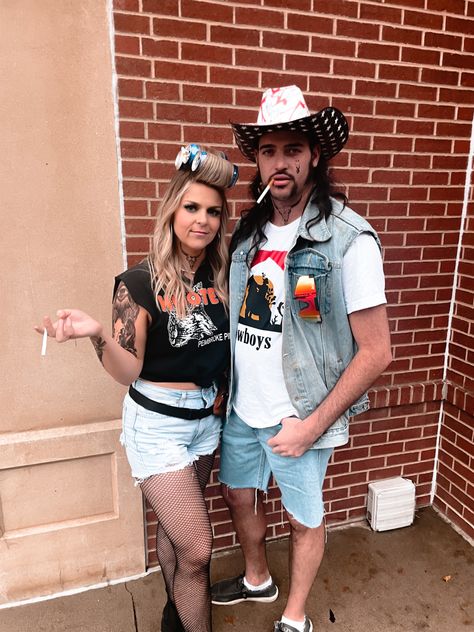 Red Neck Costume Women, White Trash Party Ideas Outfits, Trailer Park Trash Party Outfit, White Trash 30th Birthday, Trashy Country Aesthetic, White Trash Party Outfits Couples, Trailer Trash Aesthetic Outfit, Red Neck Outfit, White Trash Outfit Party