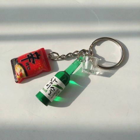 Korean Instant Noodles, Cool Keychains, Funny Keychain, I Love Her Quotes, Earbuds Case, Bottle Earrings, Instant Noodles, Soju, Soju Bottle