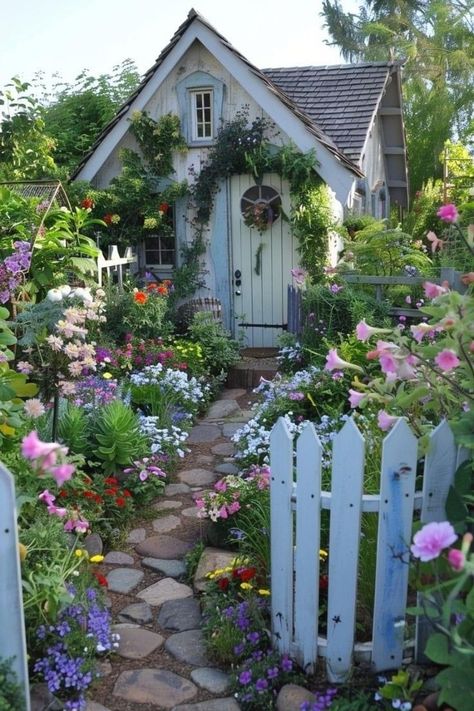 California Cottage, Cottage Garden Sheds, Tiny Cottages, Small Flower Gardens, Small Garden Ideas, Tiny Garden, Small Cottages, Dream Cottage, Garden Sheds