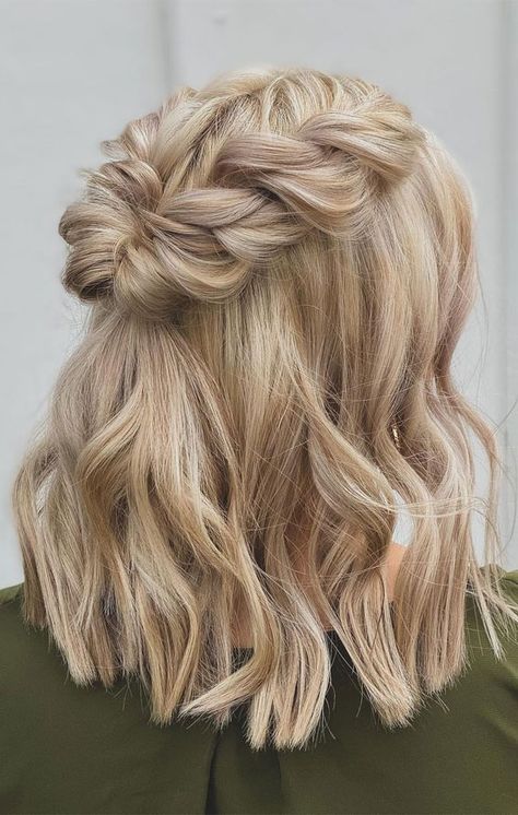 braided short hair, short hairstyles, chi Prom Hairstyles For Short Hair Blond, Short Hair Styles For Home Coming, Blond Short Hair Wedding, Simple Prom Hairstyles For Short Hair Shoulder Length, Short Half Up Bridal Hair, Homecoming Hair Inspo For Short Hair, Bridesmaid Hairstyle Shorthair, Bridesmaid Hairstyles For Short Hair Half Up, Boho Chic Hairstyles Short