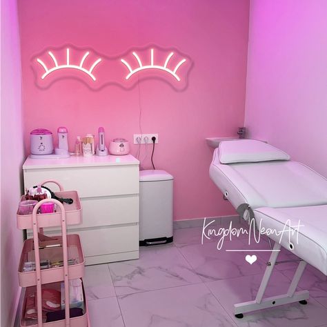 Pink And White Lash Room, Lash Studio Set Up Ideas, Lash Room Set Up, Pink Esthetician Room, Pink Lash Room, Pink Salon Decor, Small Facial Room Ideas, Home Salon Decor, Studio Desing