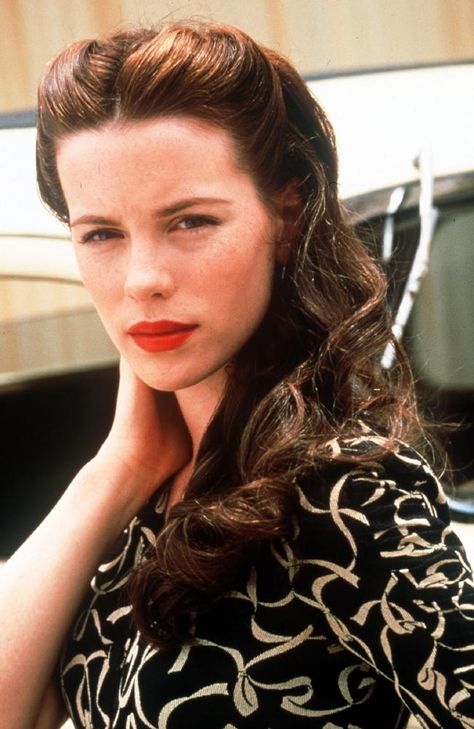 Beckinsale, pictured here in Pearl Harbor, says she wasn’t Michael Bay’s ‘type’. 40s Hairstyles, 1940s Hairstyles, Michael Bay, Penteado Cabelo Curto, Retro Hairstyles, Pearl Harbor, Kate Beckinsale, Hairstyles Ideas, Grunge Hair