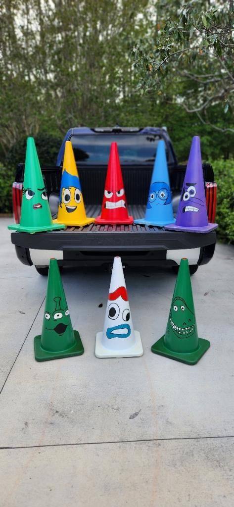 Decorating Traffic Cones, Traffic Cone Painting Ideas Aesthetic, Painted Street Cones, Traffic Cone Decoration Ideas, Traffic Cone Art Paint, Traffic Cone Painted, Traffic Cone Art, Traffic Cone Painting Ideas, Cone Painting