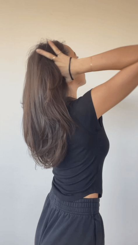 This TikTok-Famous Hair Hack Is the Reason My Ponytail Looks So Full How To Tie A Ponytail, Mid Length Ponytail, Full Ponytail Trick, Ponytail Looks, Fuller Ponytail, Ponytail Trick, Volume Ponytail, Ponytail Hack, Full Ponytail