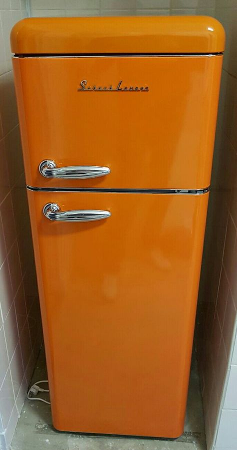 Orange fridge Schaub Lorenz 70s Fridge, Orange Fridge, Vintage Fridge, Smeg Fridge, Vintage Refrigerator, Retro Appliances, 1950s House, Orange Kitchen, Sculpture Ideas