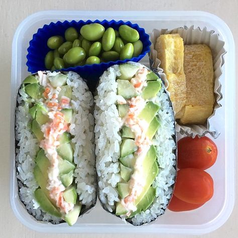 Onigirazu Filling, Onigiri Recipe, Healthy Lunch Salad, 7 Fishes, Japanese Food Bento, Bamboo Steamer, Appetizer Sandwiches, California Roll, Rice Ball