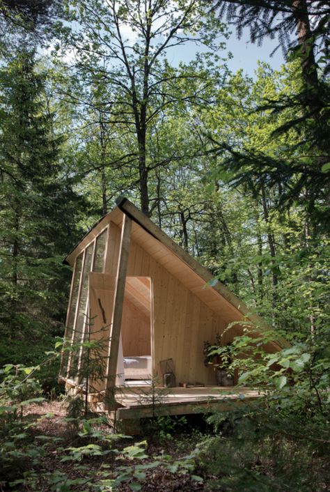 Design Casa Piccola, Wooden Cabin, Minimalist House, Tiny Cabins, Minimalist House Design, Tiny Cabin, A Frame House, Tiny House Cabin, Cabin In The Woods