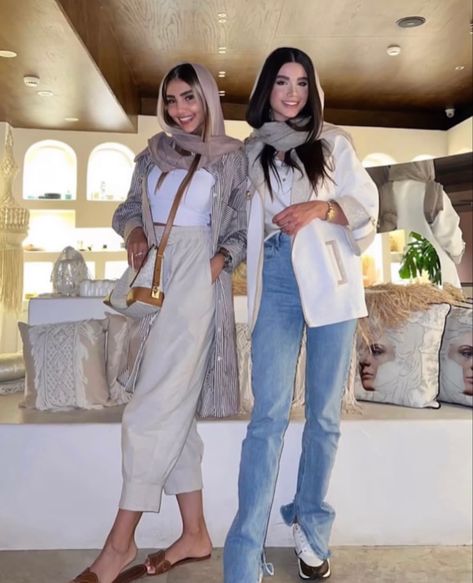 Michael Kors OMEGA Iran Fashion Woman, Iran Outfit Street Styles, Persian Fashion Street Styles, Iran Outfit, Iranian Outfit, Persian Street Style, Elegant Jeans, Kish Island, Iran Fashion