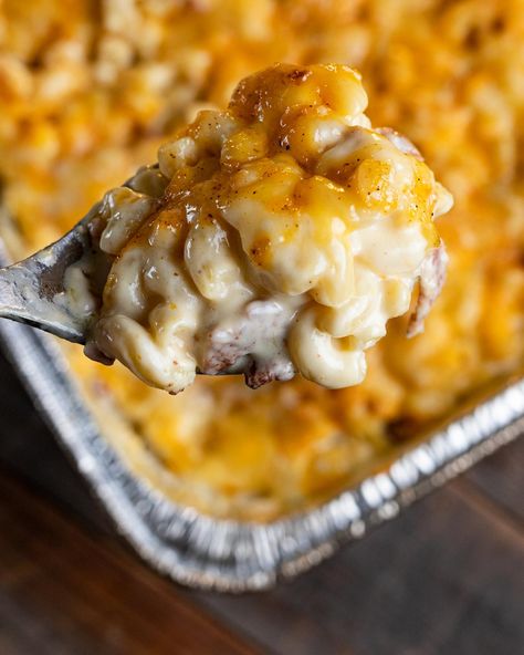 CREAMY Smoked Mac and Cheese - Chiles and Smoke Mac And Cheese No Velveeta, Smoker Mac And Cheese, Smoked Mac N Cheese Recipe, Grilled Mac And Cheese, Smoked Mac And Cheese, Easy Mac N Cheese, Bacon Mac And Cheese, Traeger Recipes, Easy Grilling