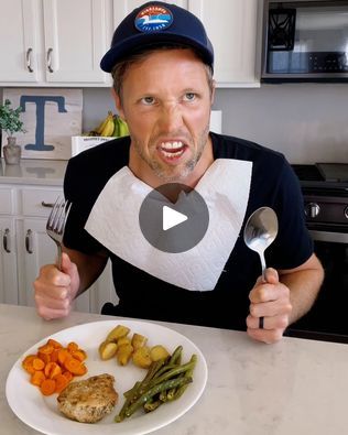 22M views · 50K reactions | Serving Food To The Oldest, Youngest & Middle Child 😊😠🤪 | Serving food to your oldest, your youngest and your middle child 🤪😠 | By FOODbible | Facebook Oldest Middle Youngest, Middle Child, Serving Food, Old Things, Funny, Quick Saves