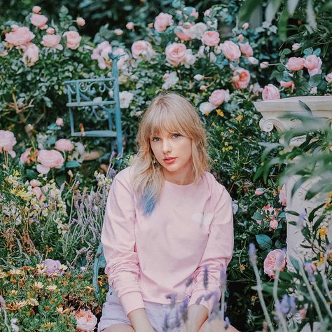 Taylor Swift Photoshoot, Taylor Swift Fotos, Taylor Swift Lover, Lovers Photos, Taylor Swift Cute, Estilo Taylor Swift, All About Taylor Swift, Swift Photo, Taylor Swift Album