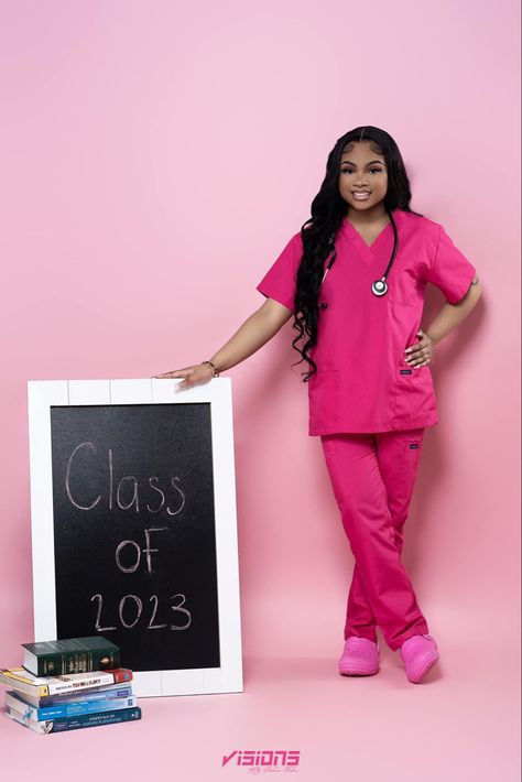 Senior Portraits Ideas Black Women, Senior Head Outfits, Cosmetology Photoshoot Ideas Senior Pictures, Cma Photoshoot, Nurses Photoshoot, Cna Photoshoot Ideas, Senior Heads Ideas, Senior Heads Outfits, Senior Pictures Nursing