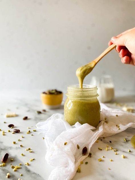 Delicious Homemade Pistachio Cream Recipe - Crema Al Pistacchio Pistachio Sauce Recipe, Pistachio Cream Recipe, Pistachio Recipes, Pistachio Butter, Pistachio Cream, Homemade Gnocchi, Food Pasta, Spread Recipes, On Toast