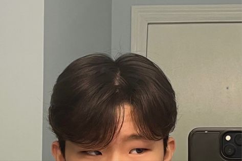 Hair Split Down The Middle Men, Middle Split Hairstyles, Korean Perm Men Middle Part, Down Perm Korean Men, Korean Middle Part Hair Men, Korean Guy Hairstyle, Middle Part Korean, Korean Middle Part, Asian Guy Hair