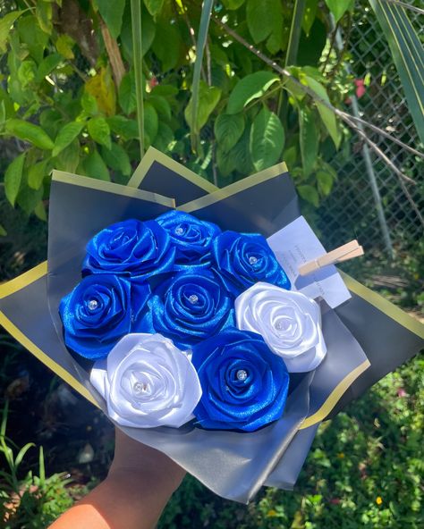 Mini Ramos de 8 rosas 💙🍄 Mi trabajo es realizado 100% a mano Realizo envíos a todo Panamá 🇵🇦 y recibo pagos por yappy y transferencia💵 📲Escríbeme para obtener más información y realizar tu pedido al DM o al 6666-0307.🤗 Mini Ramos, Ramo Ideas