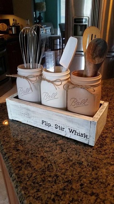 Mason jar canisters in kitchen More ขวดโหล Mason Jar, Mason Jar Utensil Holder, Mason Jar Kitchen Decor, Mason Jar Kitchen, Diy Rustic Home, Decorating Kitchen, Rustic Mason Jars, Decor Ikea, Decor Guide