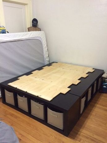 A bed made from 3 storage cubes and a piece of plywood.... Brilliant! Shelf Decor Bedroom, Bedroom Hacks, Apartment Storage, Storage Cubes, Hemma Diy, Diy Bed Frame, Dekorasi Kamar Tidur, Bilik Tidur, Tiny Bedroom