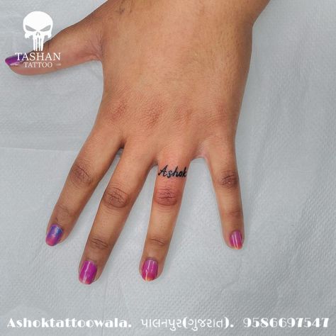 Name Tattoo In Finger, Name Tattoo On Finger For Women, Finger Name Tattoo Wedding Ring, Name Tattoos On Ring Finger, Name Tattoos On Fingers For Women, Finger Name Tattoos For Women, Tattoos For Husband Name, Name On Ring Finger Tattoo, Finger Name Tattoo