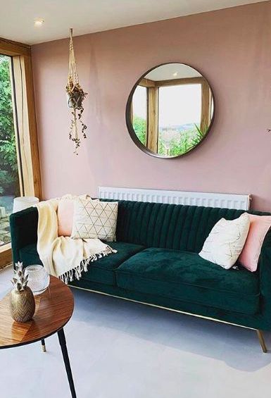 Living Room Design Green, Home Deck, Velvet Couch, Pink Living Room, Green Sofa, Living Room Green, Living Room Decor Apartment, Living Room Inspo, Home Room Design