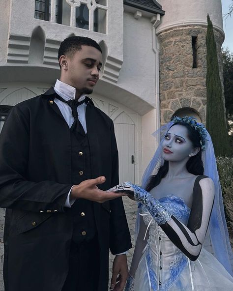 Unique Halloween Costumes For Couples, Goth Halloween Costume, Cute Couples Costumes, Couples Cosplay, Costumes For Couples, Classy Halloween Costumes, Halloween Costume Ideas For Couples, Costume Ideas For Couples, Hallowen Ideas