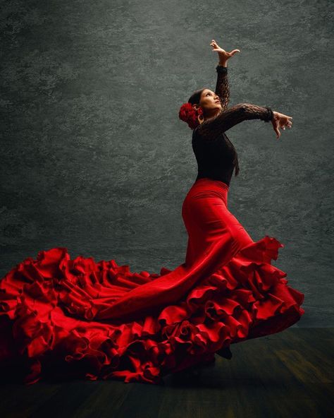 Flamenco Dancers Photography, Flamingo Dancer, Flamenco Costume, Carnival Girl, Spanish Dance, Dancer Photography, Spanish Dress, Tango Dancers, Dancer Pose