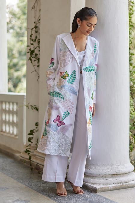 Butterfly Jacket, Floral Lapel, Floral Coat, Designer Kurti Patterns, Embroidery On Kurtis, Cotton Kurti Designs, Embellished Jacket, Trendy Dress Outfits, Linen Color