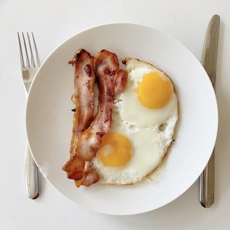 Bacon & Eggs | Optimising Nutrition Bacon Eggs, Pasti Sani, Läcker Mat, Cafe Food, Beautiful Food, Pretty Food, Food Cravings, I Love Food, Cute Food