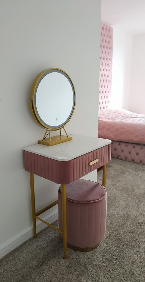 Makeup Table Organization Small Spaces, Tiny Dressing Table, Dressing Table Ideas For Small Bedroom, Small Dressing Table Ideas, Meja Rias Aesthetic, Unique Dressing Table, Wall Mounted Dressing Table, Dressing Table With Storage, Dressing Table Ideas