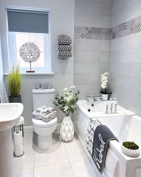 10 Ideas To Update Your Boring, Old, Tiny Bathroom Stylishly Update Small Bathroom, Old Bathrooms, Small Space Bathroom, Old Bathroom, Bathroom Decor Luxury, Small Bathroom Makeover, Tiny Bathrooms, Bathroom Design Decor, Bathroom Inspiration Decor