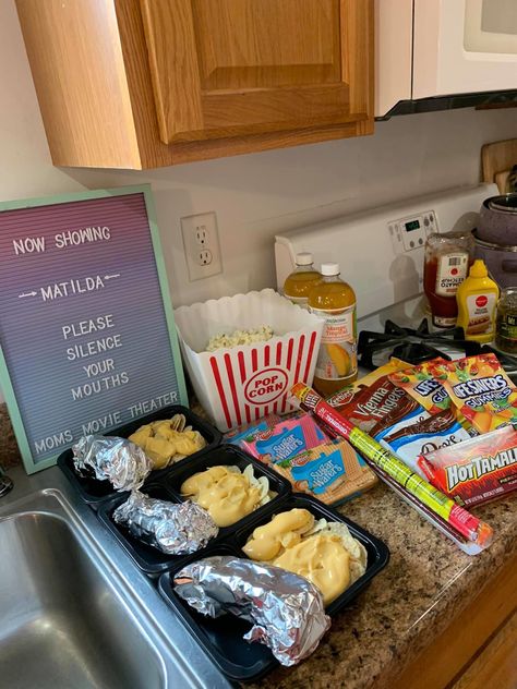 Family Movie Night Ideas, Family Movie Night Snacks, Diy Movie Night, Disney Movie Night Dinner, Movie Night At Home, Movie Night Dinner, Movie Night Theme, Movie Night Ideas, Movie Night For Kids