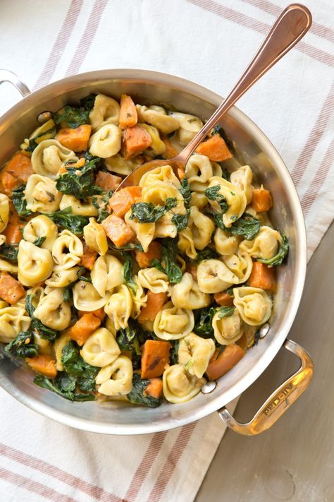 One pot creamy skillet tortellini dinner recipe. One pan pasta recipes are taking the world by storm! This vegetarian dish is a delicious meal to add to your routine of quick and easy weeknight meals! You'll need frozen tortellini, sweet potato, spinach, half and half and vegetable broth. Try it for Meatless Monday! Skillet Tortellini, Frozen Tortellini, Homemade Pasta Dough, Pan Pasta, Potato Spinach, Spinach Tortellini, Vegetarian Dish, One Pot Pasta Recipes, Pasta Fatta In Casa