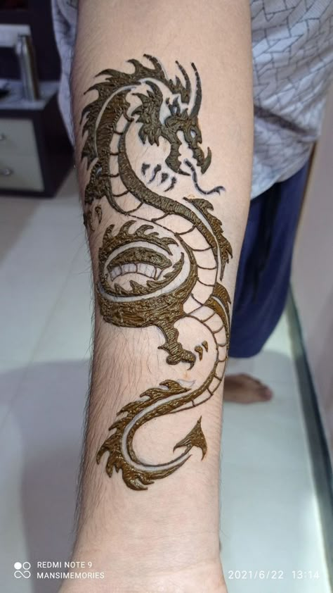 Dragon Mehndi Designs, Dragon Henna Tattoo Hand, Cute Mehandi Tatoos, Tattoo Dragon Hand, Tatoos Fingers Ideas, Mehandi Tatoos Tattoo Ideas, Henna Tattoo Designs Dragon, Henna Designs Dragon, Dragon Mehndi