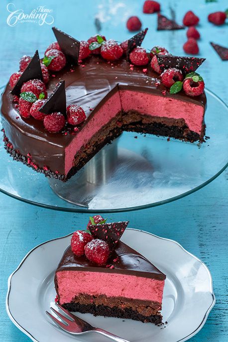 Chocolate Raspberry Mousse, Chocolate Raspberry Mousse Cake, Raspberry Mousse Cake, Patisserie Fine, Mousse Cake Recipe, Raspberry Desserts, Raspberry Mousse, Raspberry Recipes, Fancy Desserts