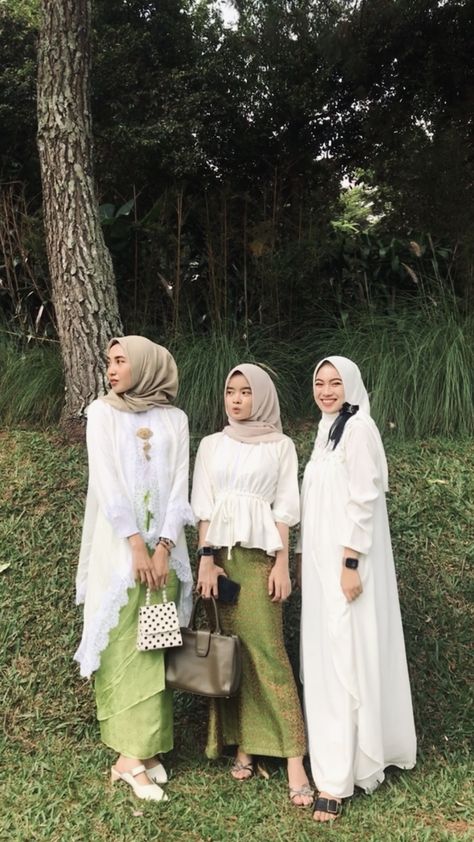 kondangan vibes* Ootd Kondangan Hijab Styles Simple, Ootd Ke Wisuda Teman, Outfit Kondangan Simple Hijab, Style Kondangan Hijab, Ootd Kondangan Casual, Outfit Kondangan Simple, Style Kondangan, Ootd Kondangan Hijab Styles, Model Dress Kebaya