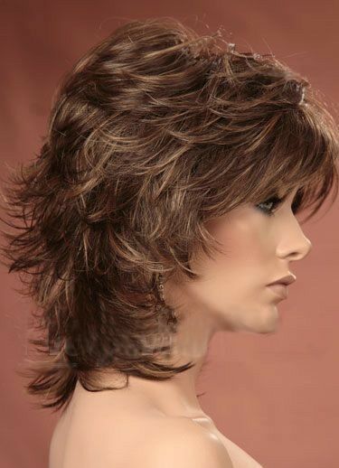 40+Latest Haircuts And Hair Dye Color Trends For Women Over 50 To Look Younger Modern Shag Haircut, Haircuts For Medium Length Hair, Short Shag Haircuts, Shaggy Short Hair, Layered Haircuts For Medium Hair, Short Shag Hairstyles, Medium Layered Hair, Messy Short Hair, Shag Hairstyles