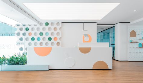 A Warm Clinic / RIGI Design - 5. I love how this interior is both clean and warm - very in line with Supportive Design, to create more pleasant, humanized healthcare spaces. Medical Clinic Design, Clinic Design, Modern Office, Circles, Medical, Orange, Building, Wall, White