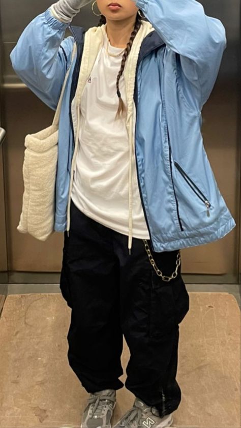 Big Jacket, Pakaian Hipster, Tomboy Stil, Tomboy Outfit Ideas, Tomboy Outfit, Windbreaker Outfit, Baggy Outfit Ideas, Boyish Outfits, Mode Emo