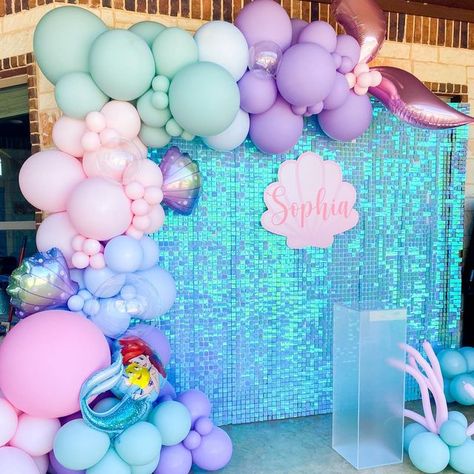 Under The Sea Balloon Garland, Mermaid Birthday Party Backdrop, Little Mermaid Party Decorations, Ariel Birthday Party, Mermaid Birthday Decorations, Mermaid Balloons, Mermaid Birthday Party Decorations, Disney Princess Birthday Party, Mermaid Theme Birthday Party