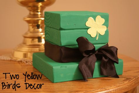 25 St. Patrick's Day Crafts and DIY Projects - DIY Leprechaun Wood Hat Diy Crosses, Sant Patrick, 2x4 Crafts, Birds Decor, St. Patrick's Day Diy, Wood Hat, Fete Saint Patrick, St Patricks Crafts, Yellow Birds