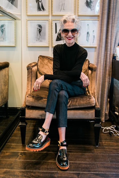 Could Linda Rodin get any cooler? Linda Rodin Style, Mode Over 50, Svarta Outfits, Moda Over 50, Linda Rodin, Mode Punk, 여름 스타일, Photography Styles, Older Women Fashion